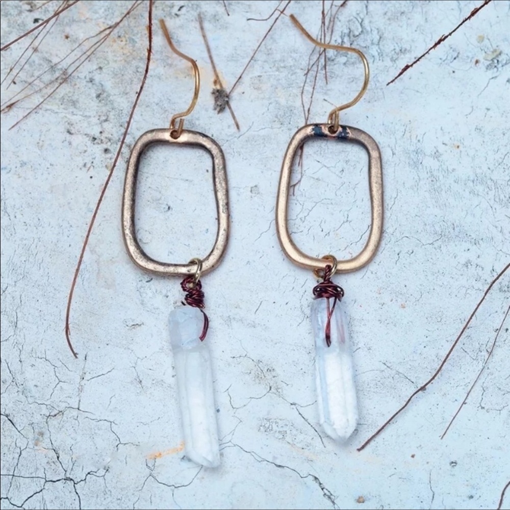 4/$15 ❤️ Quartz Crystal Dangle Earrings
